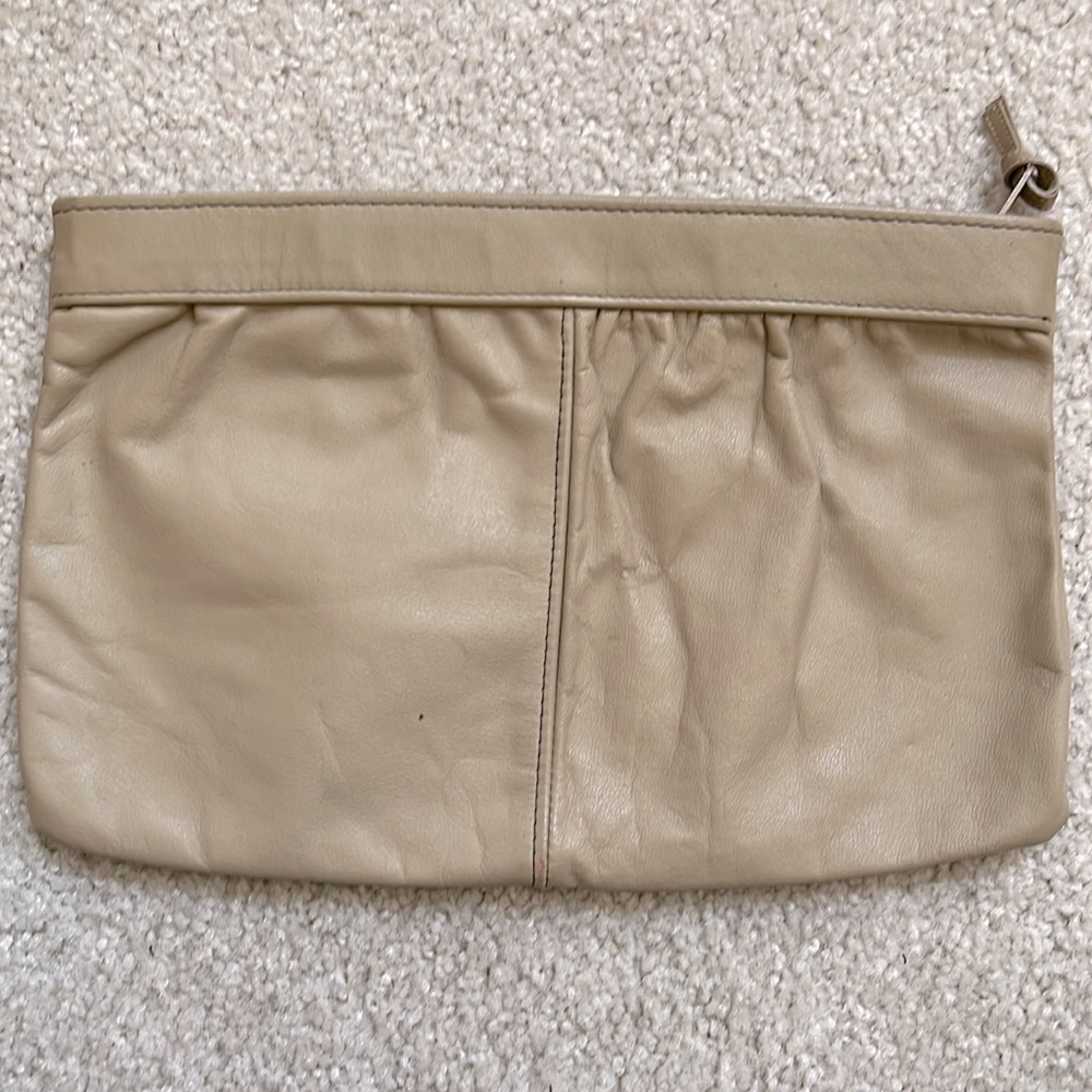 🌻 Taupe leather zipper clutch. EUC - Picture 1 of 7
